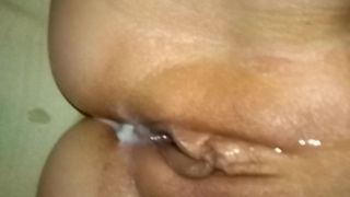 Домашняя ебля в миссионерской позе с кремпайем в конце